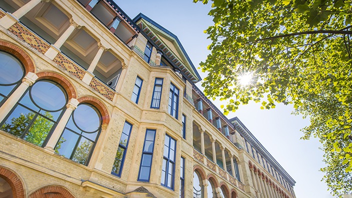 Cambridge Judge Business School in the sunshine.